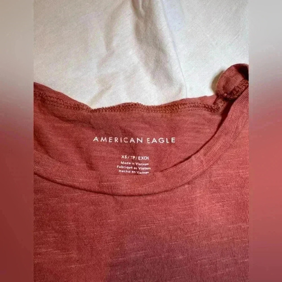American Eagle tee- - Picture 3 of 3